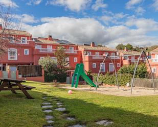 Jardí de Casa adosada en venda en Paracuellos de Jarama amb Aire condicionat, Calefacció i Jardí privat