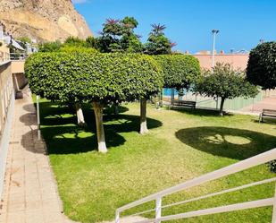 Jardí de Pis de lloguer en Roquetas de Mar amb Terrassa i Piscina comunitària