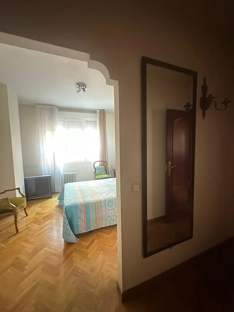Habitación de Piso en venta en León Capital  con Calefacción, Terraza y TV