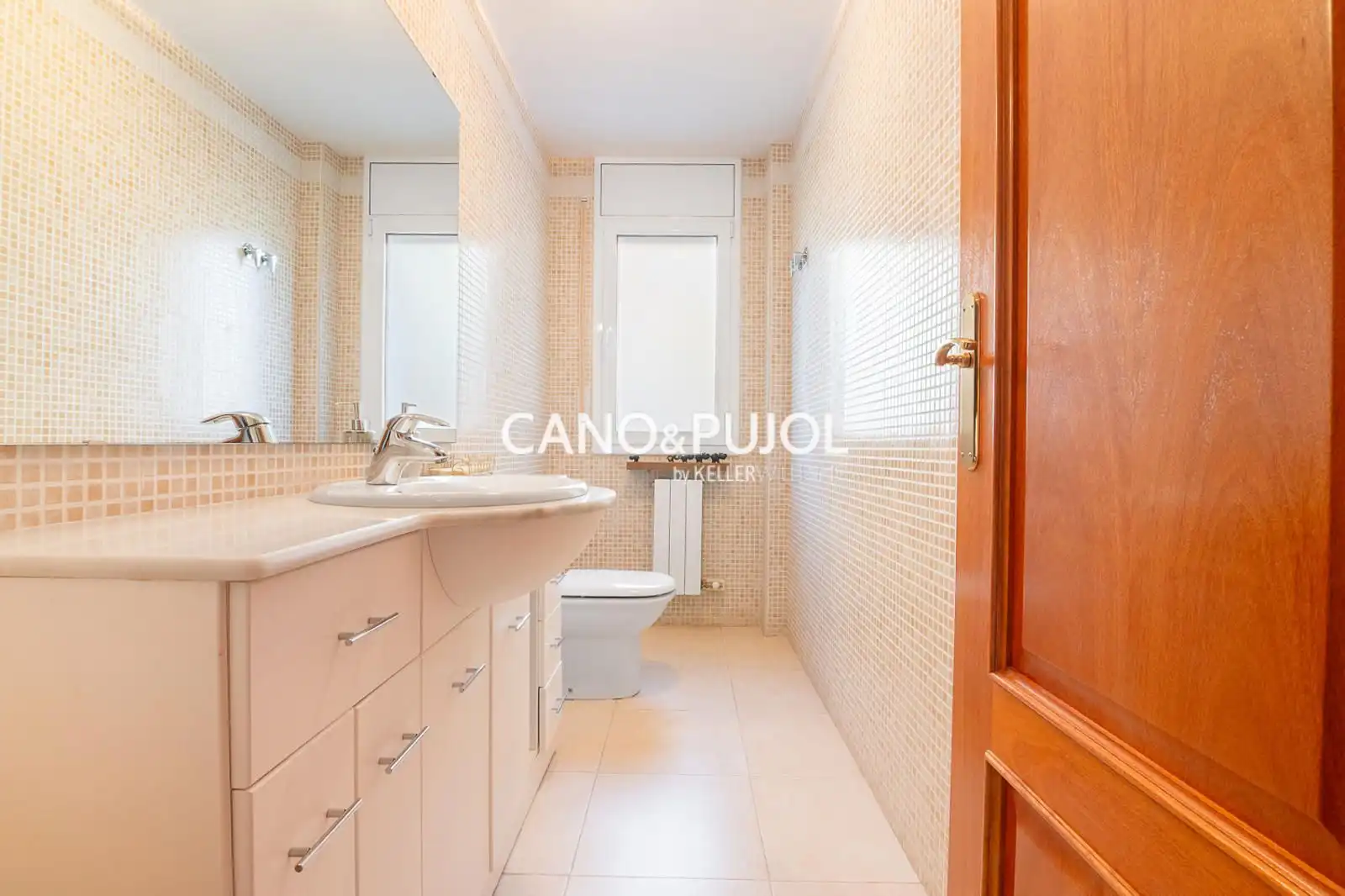 Baño de Casa o chalet en venta en Corbera de Llobregat con Calefacción, Terraza y Trastero