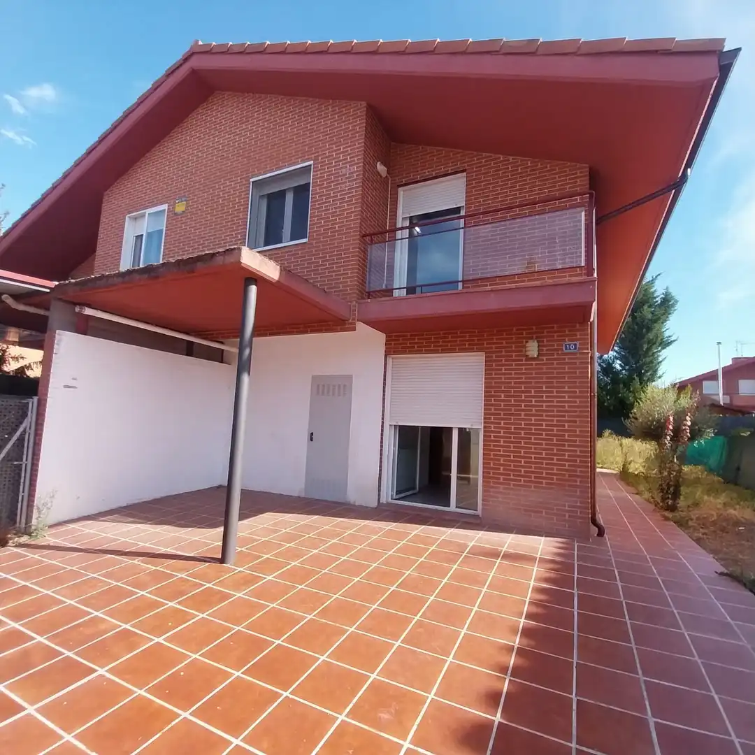 Semi-detached house with terrace for sale in Calle del Armonio 17, imagen 2