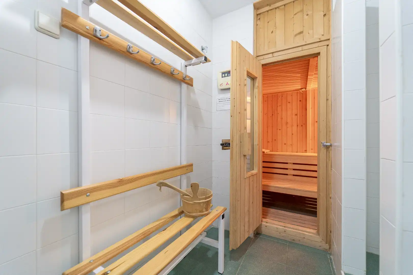 Badezimmer von Wohnung zum Verkauf in Las Rozas de Madrid mit Heizung, Privatgarten und Parkett