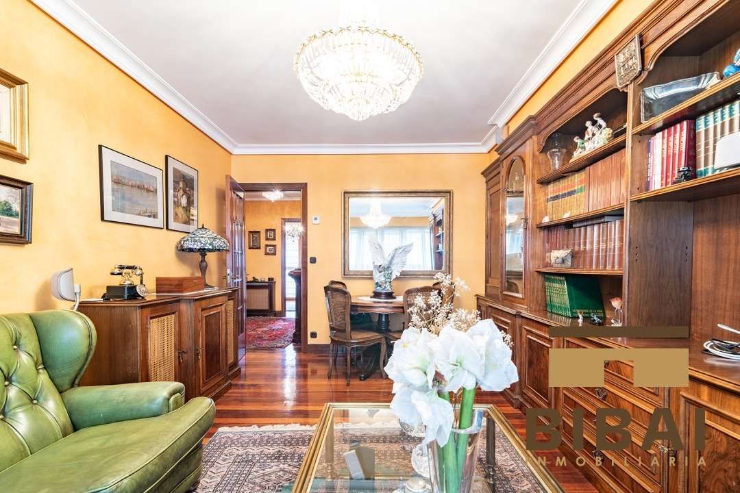 Menjador de Pis en venda en Arrasate / Mondragón amb Calefacció, Terrassa i Balcó