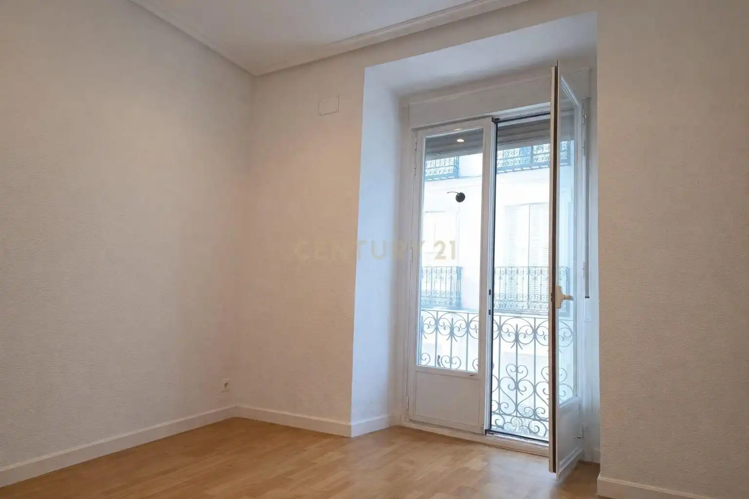Dormitori de Apartament de lloguer en Madrid amb Aire condicionat, Forn i Rentadora