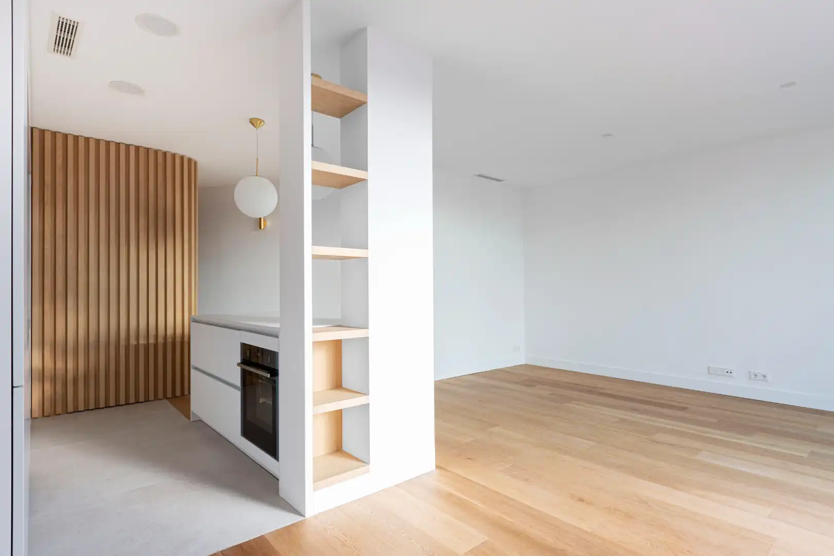 Attic for rent in Madrid  with Air Conditioner, Heating and Storage room