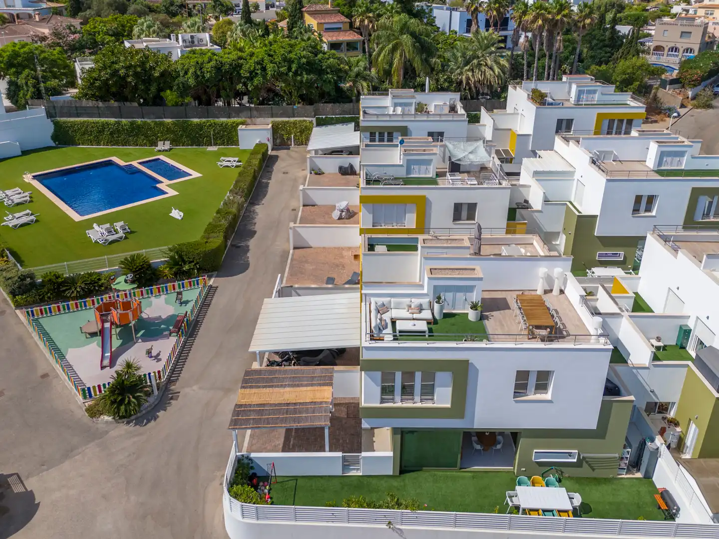 Casa aparellada amb piscina en venda a El Montgó