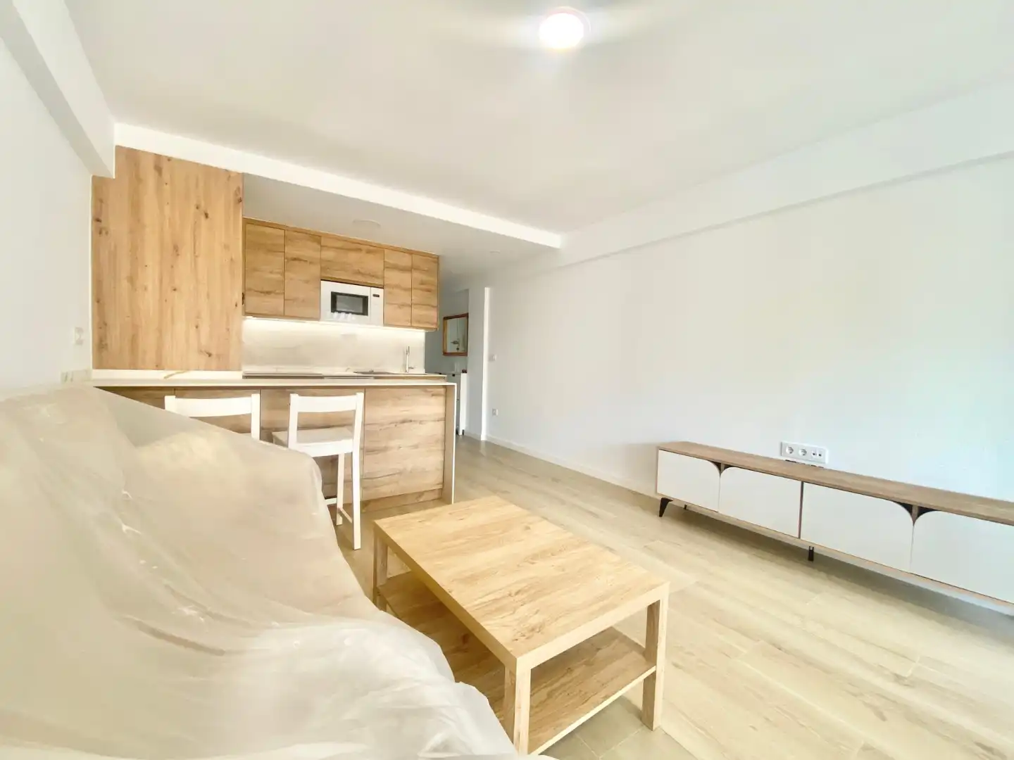 Sala de estar de Apartamento de alquiler en Benidorm con Aire acondicionado, Calefacción y Piscina