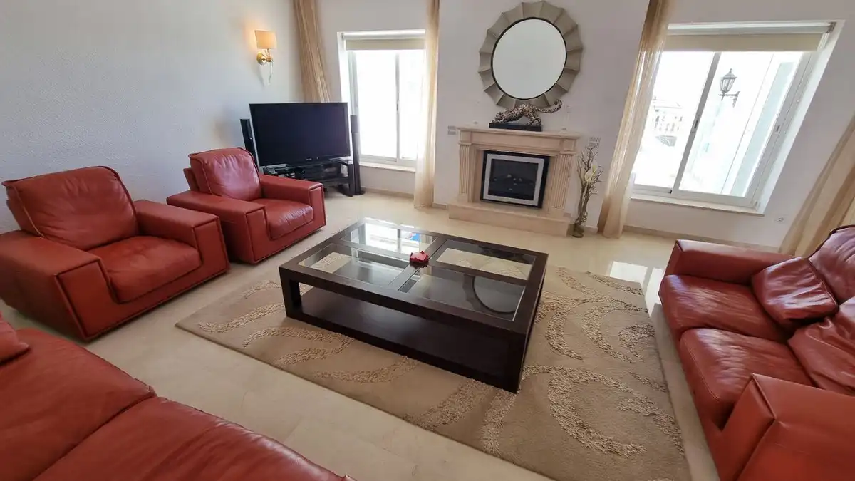 Sala d'estar de Casa o xalet de lloguer en Benahavís amb Aire condicionat, Jardí privat i Terrassa