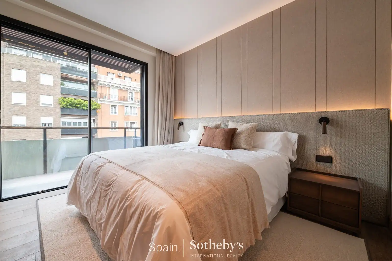 Dormitori de Apartament en venda en Madrid amb Aire condicionat, Calefacció i Terrassa