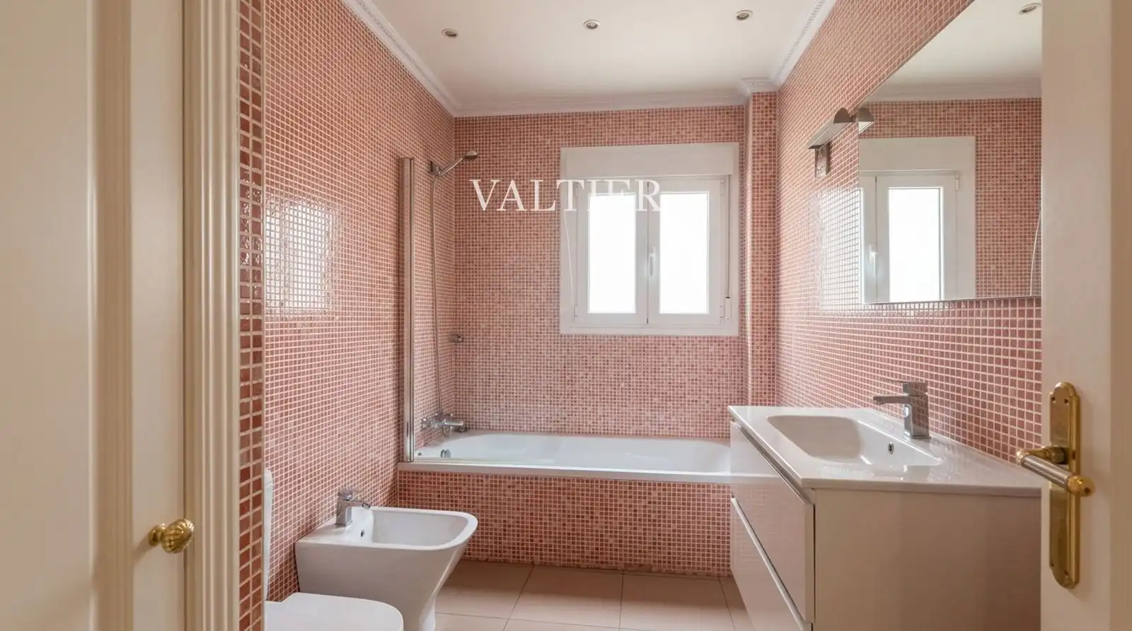 Badezimmer von Wohnung zur Miete in Madrid mit Klimaanlage