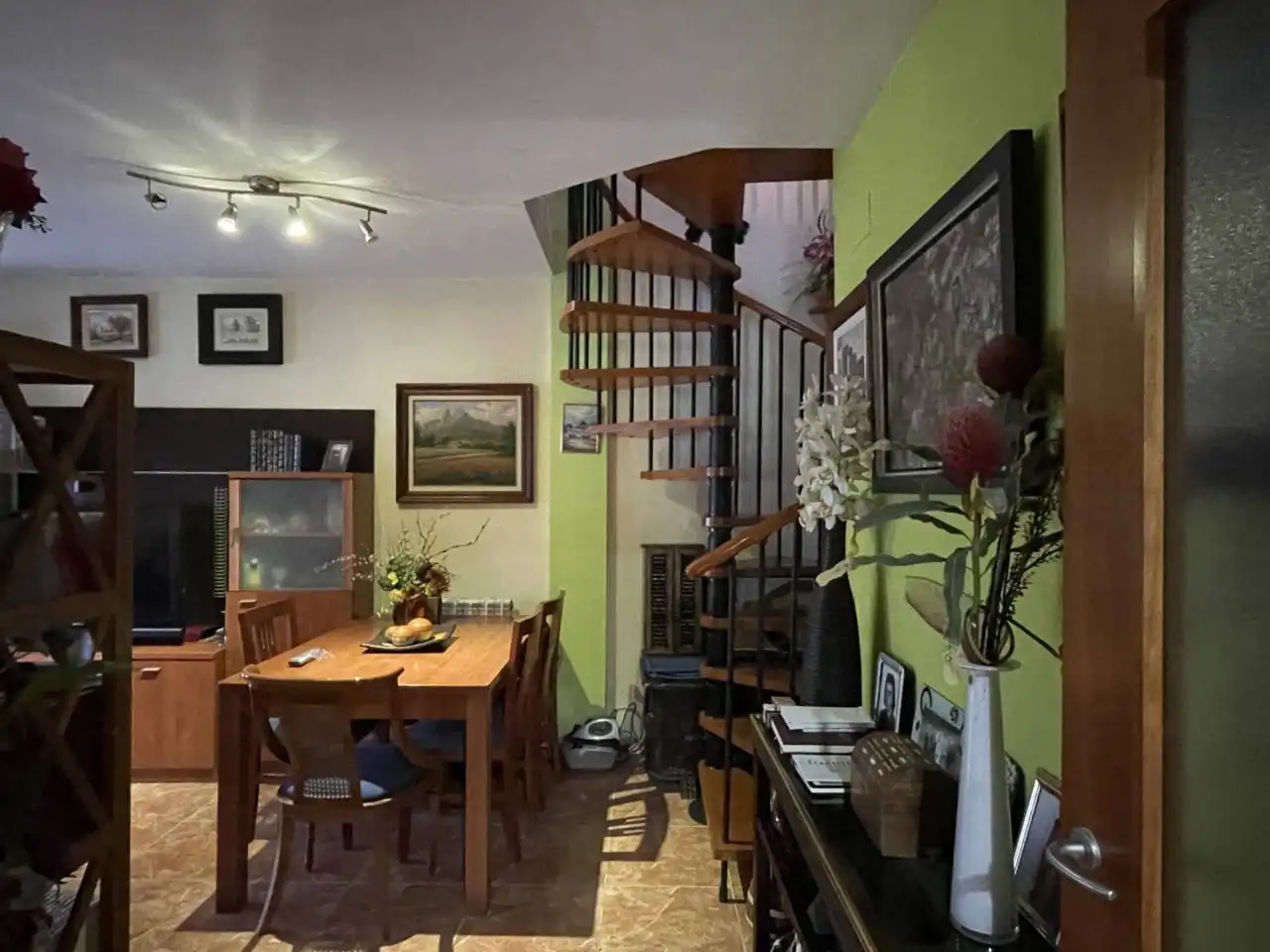 Comedor de Piso en venta en Olot con Calefacción, Terraza y Balcón