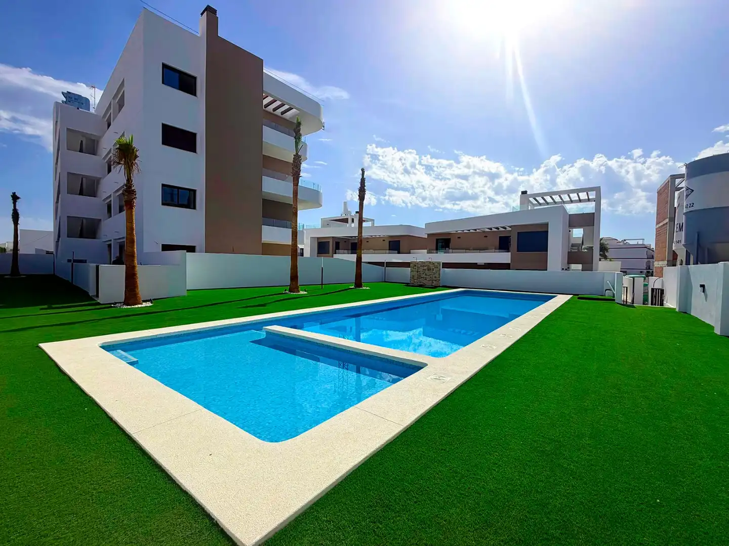 Piscina de Apartament en venda en Orihuela amb Terrassa, Traster i Piscina comunitària