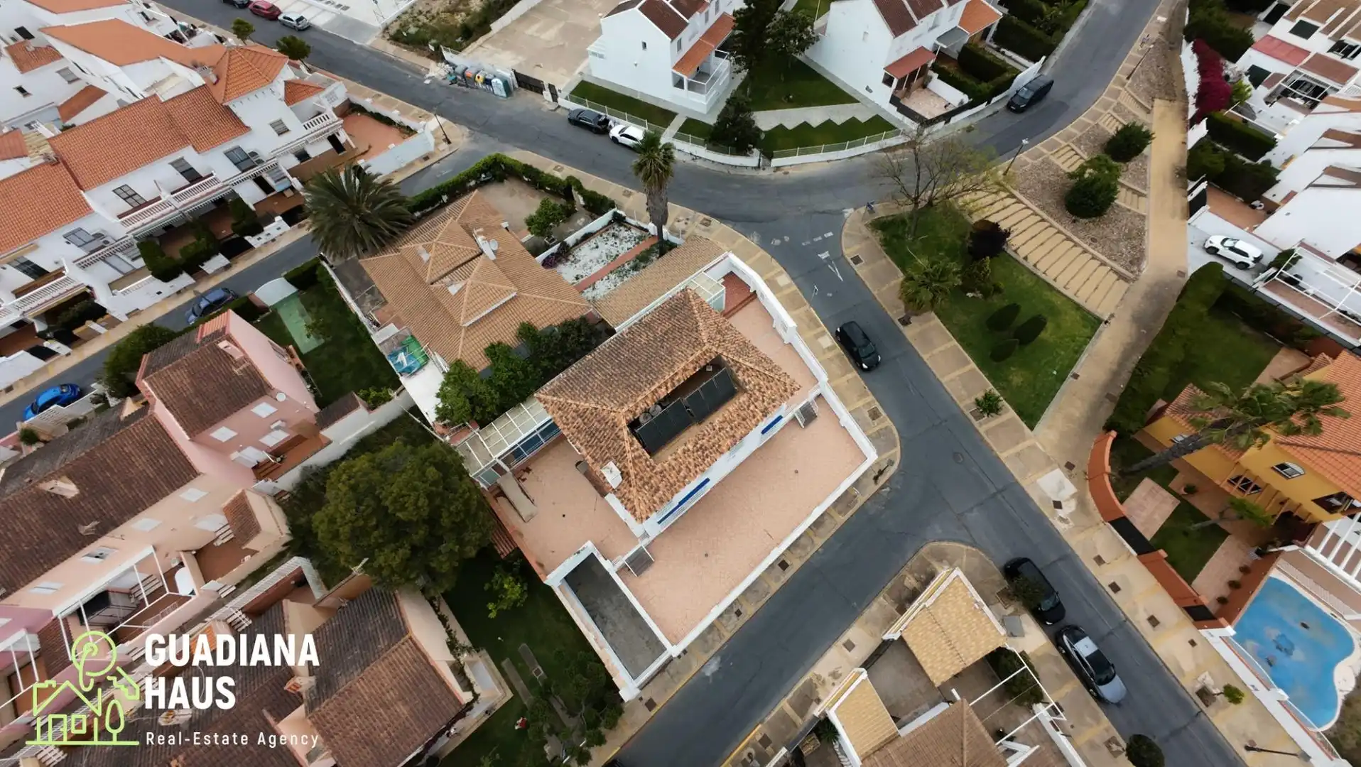 Vista exterior de Casa o chalet en venta en Islantilla con Terraza, Trastero y Piscina