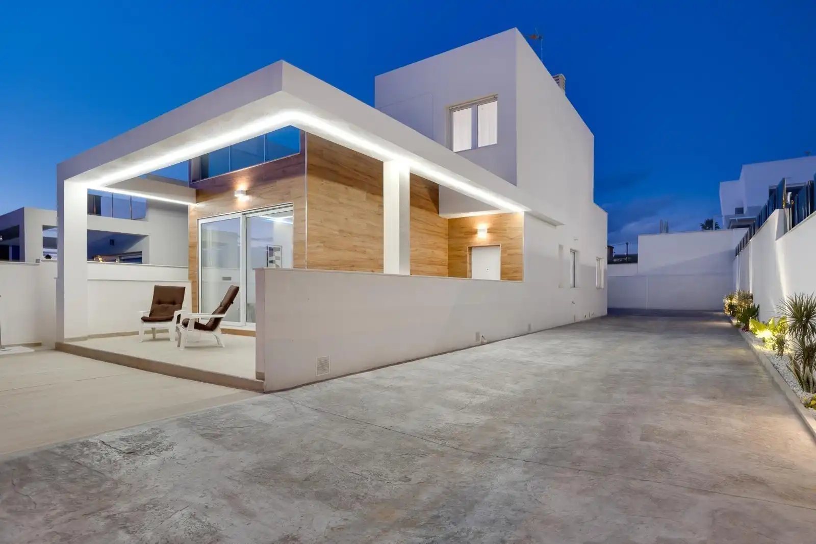Vista exterior de Casa o chalet en venta en Torrevieja con Aire acondicionado, Terraza y Piscina
