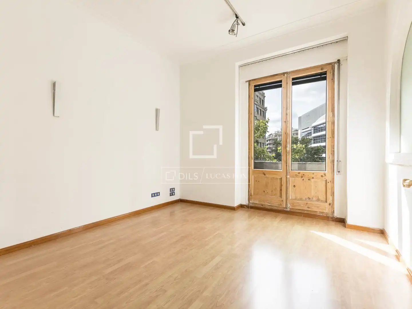 Exterior view of Flat for sale in Barcelona  with Air Conditioner and Heating