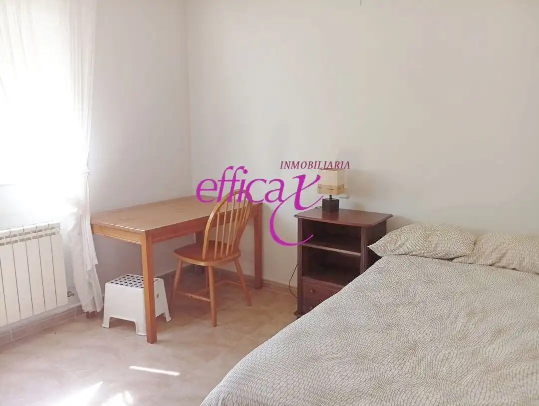 Bedroom of Houses for sale in Santo Domingo-Caudilla  with Heating