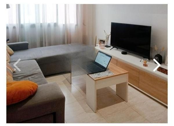 Sala d'estar de Planta baixa en venda en Mataró amb Aire condicionat i Moblat