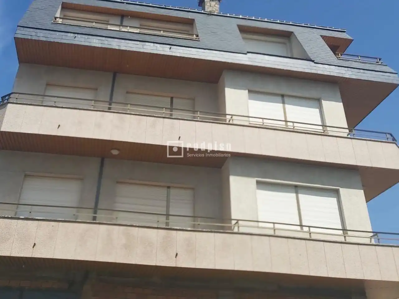 Vista exterior de Pis en venda en Viana do Bolo