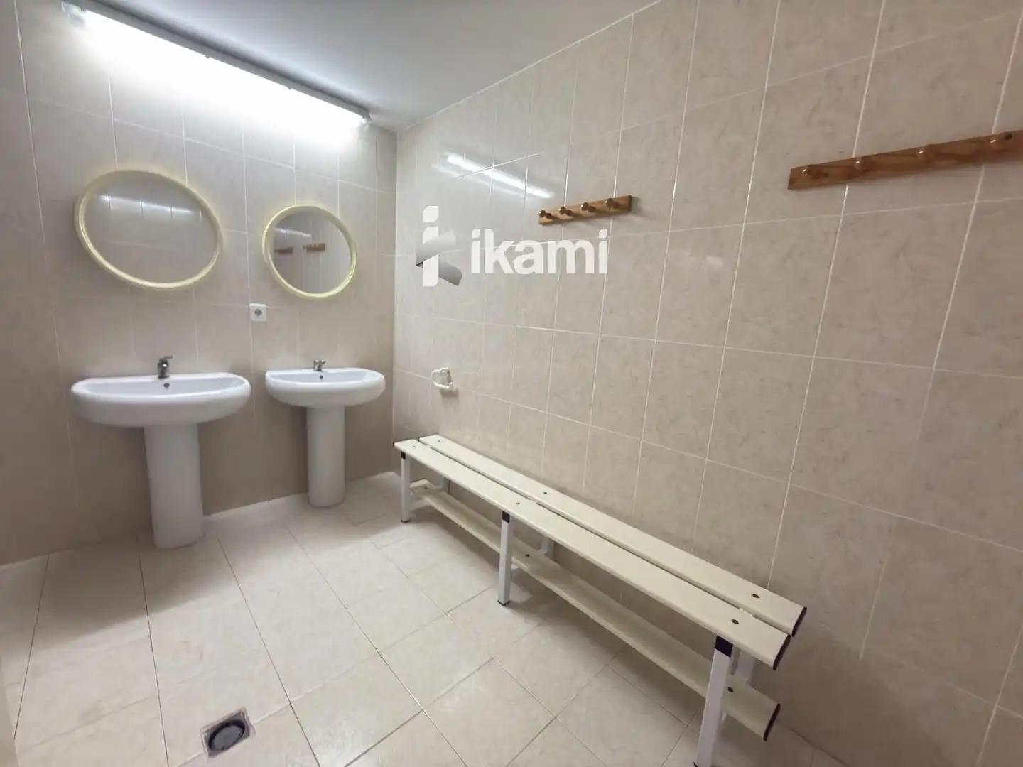 Baño de Piso en venta en Valencia con Aire acondicionado, Terraza y Piscina
