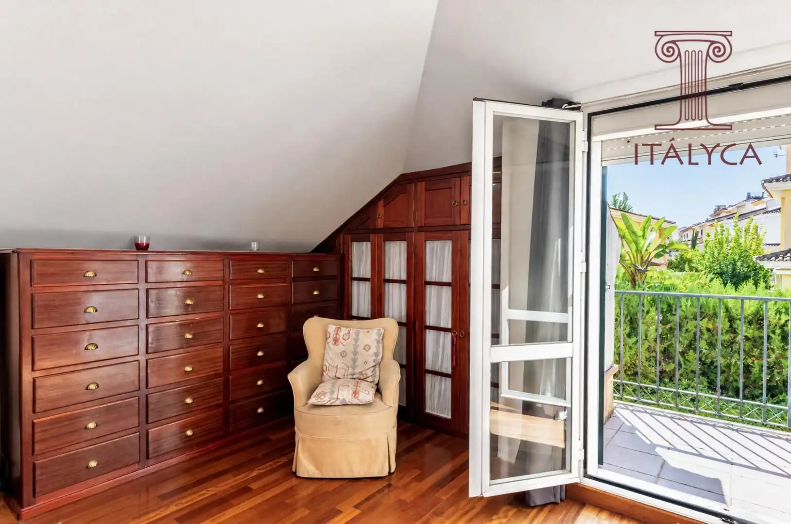 Casa aparellada amb terrassa en venda a Avenida Avenida Clara Campoamor, imagen 12