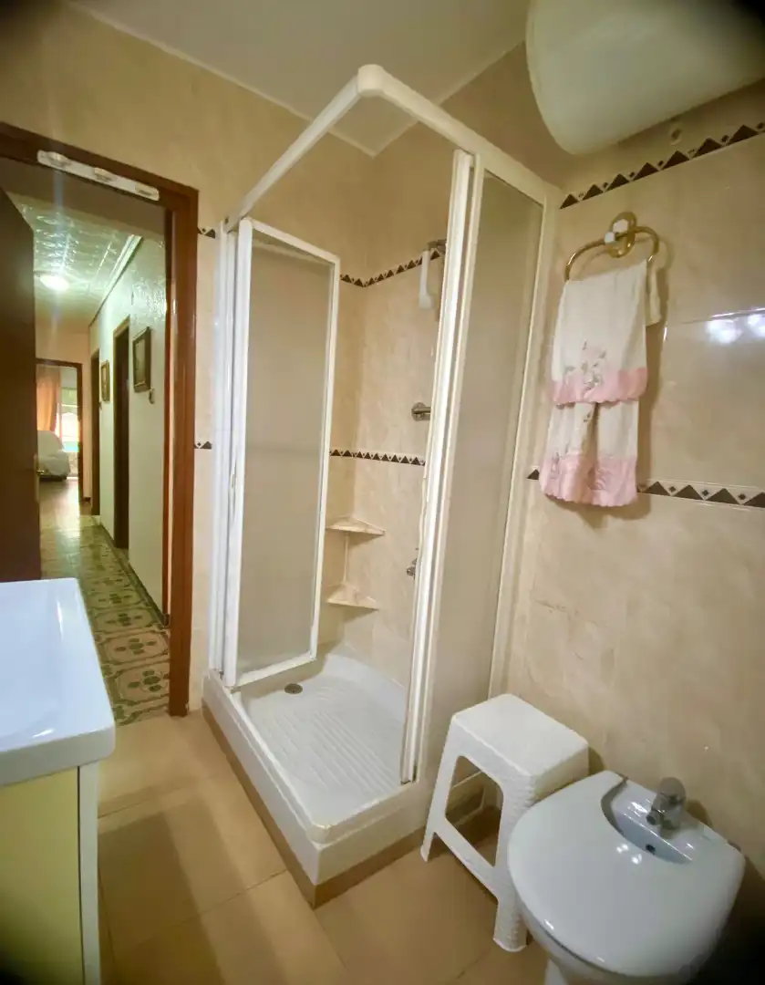 Baño de Piso en venta en Valencia con Aire acondicionado, Amueblado y Horno