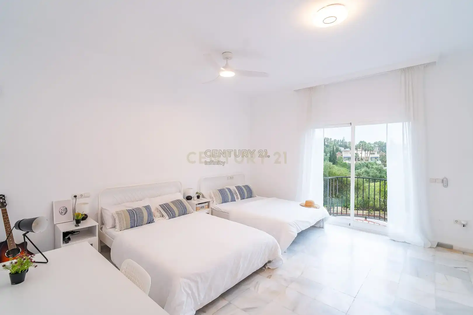 Bedroom of Houses for sale in Mijas  with Air Conditioner, Private garden and Storage room