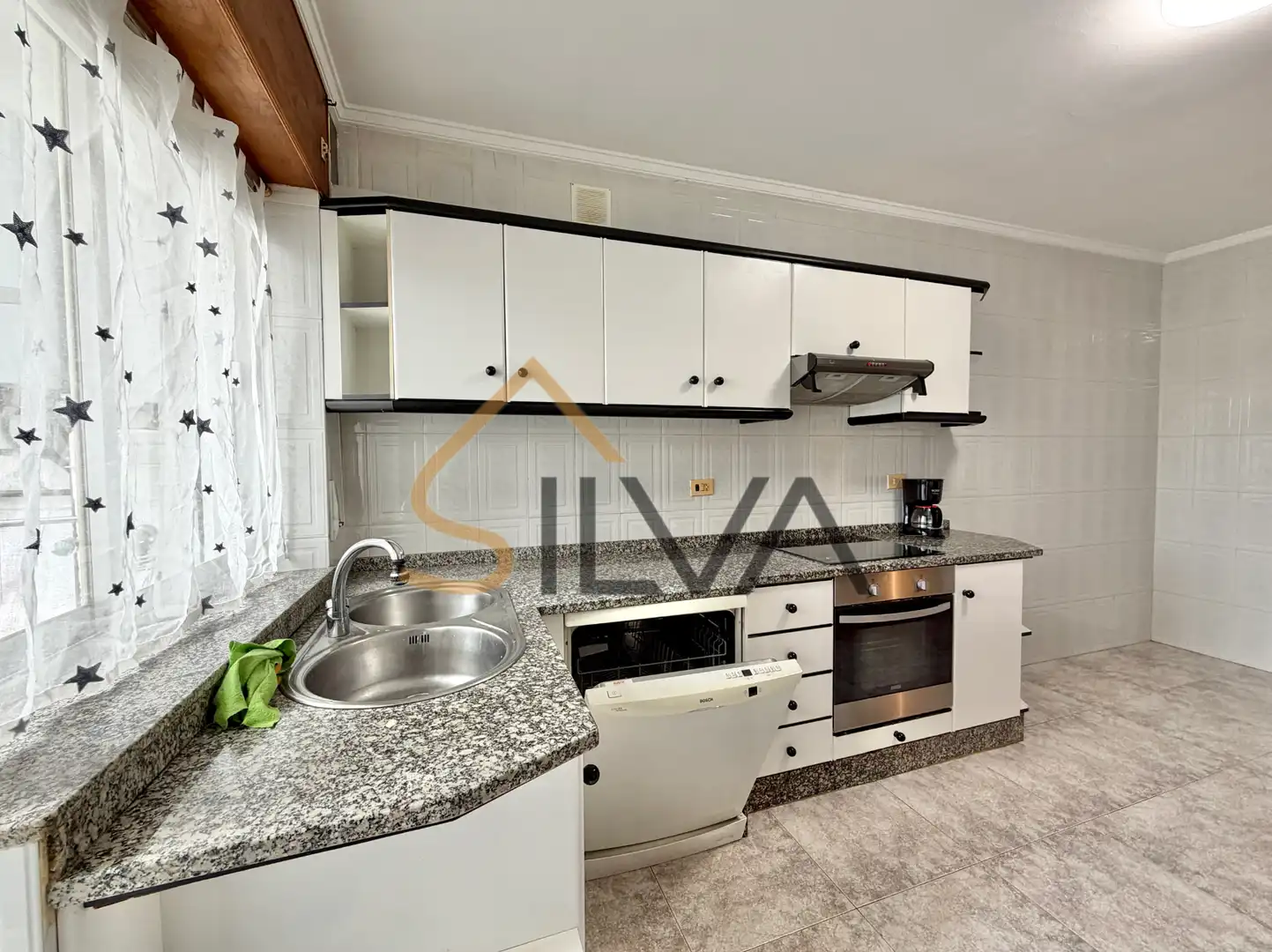 Cocina de Piso en venta en Lugo con Calefacción y Horno