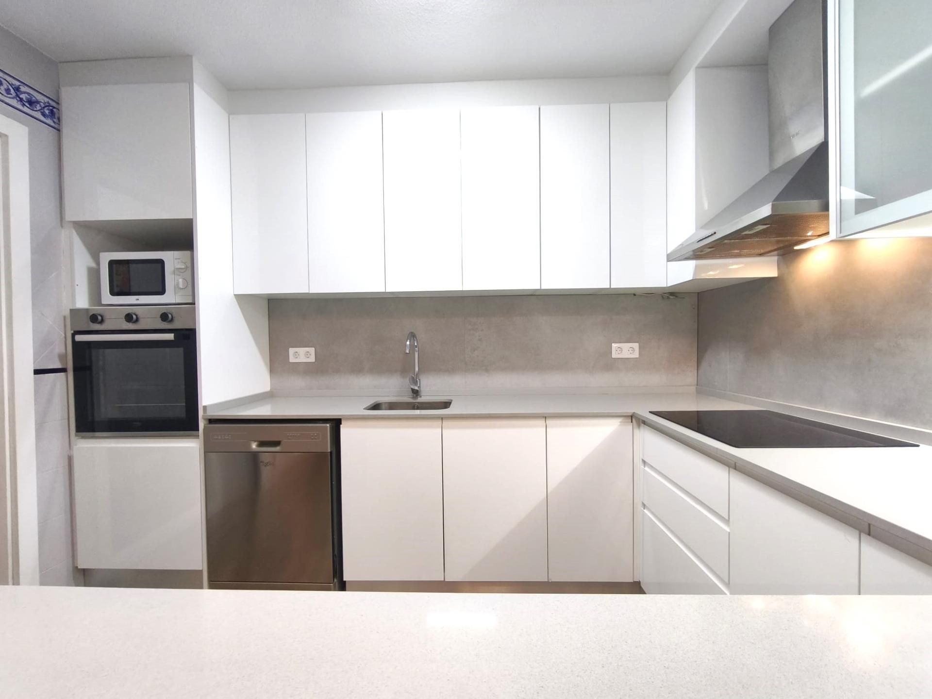 Cuina de Casa adosada en venda en Santa Pola amb Terrassa, Balcó i Piscina comunitària