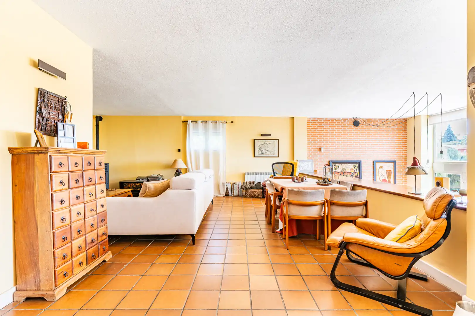 Sala de estar de Casa adosada en venta en Torrelodones con Calefacción, Jardín privado y Piscina