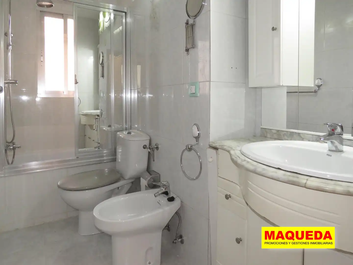 Badezimmer von Wohnung zum Verkauf in Alcorcón mit Klimaanlage, Parkett und Terrasse