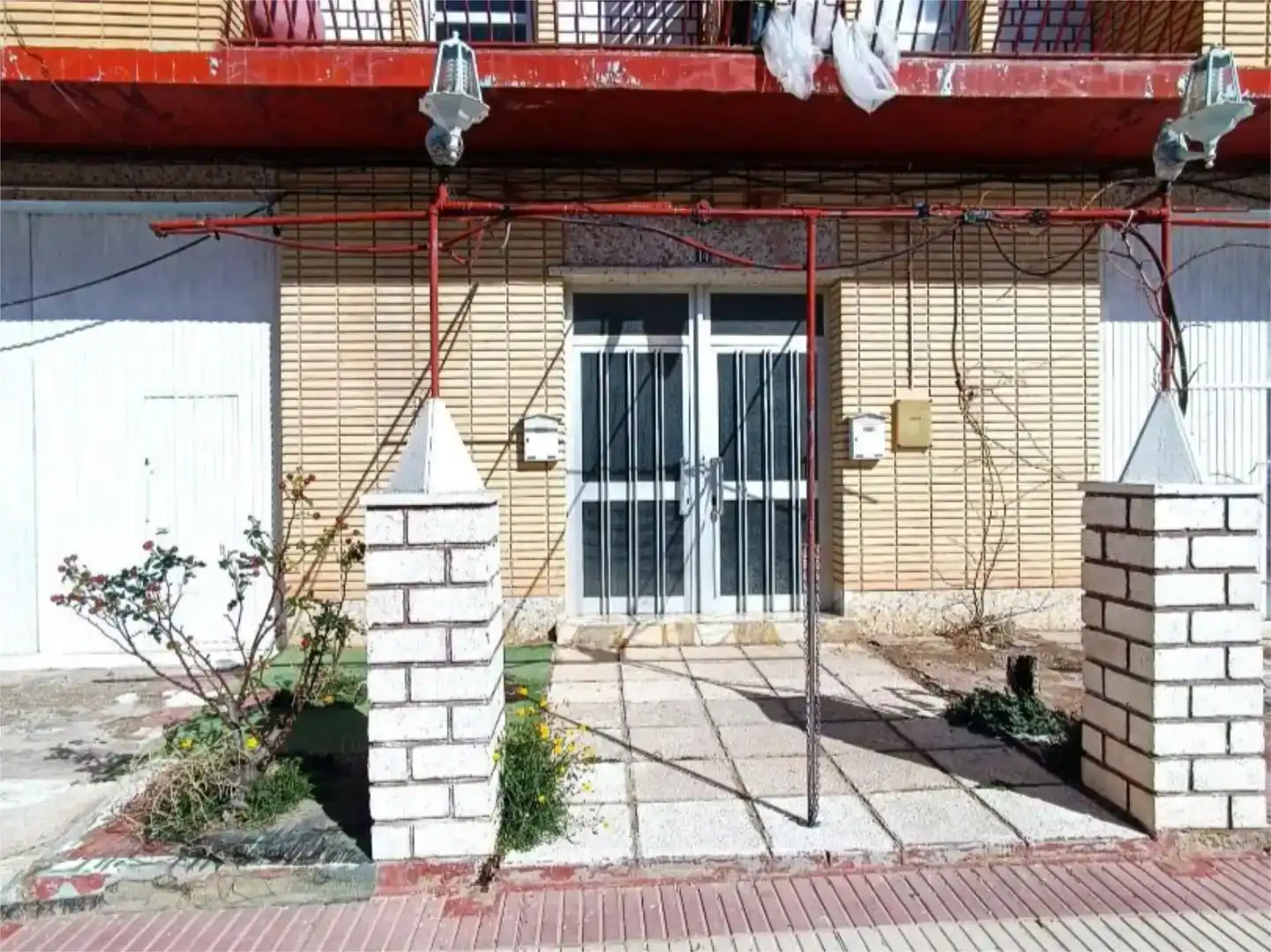 Vista exterior de Pis en venda en Lécera amb Jardí privat, Traster i Piscina