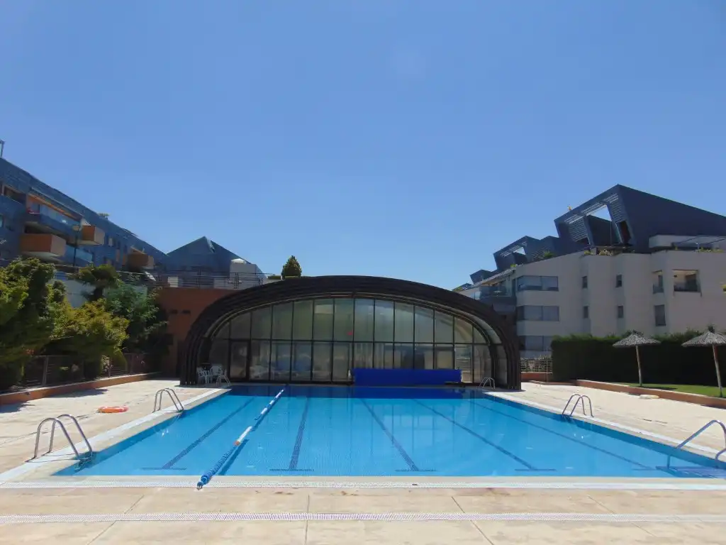 Maisonette zur Miete in Avenida Principe de Asturias, Zona Monte El Pilar