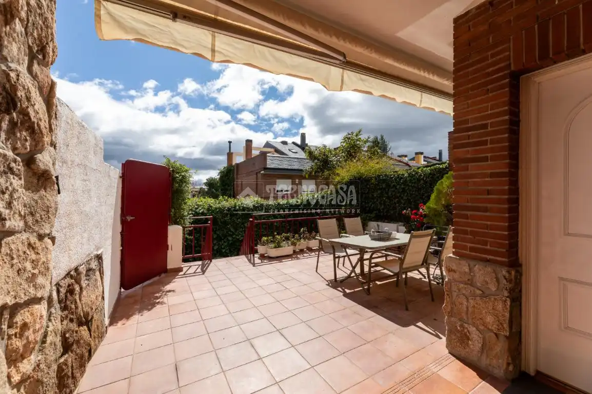 Terraza de Casa adosada en venta en Torrelodones con Calefacción, Jardín privado y Terraza