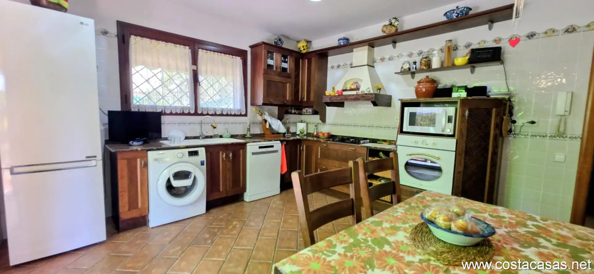 Cocina de Casa o chalet en venta en Castellví de Rosanes con Calefacción, Jardín privado y Terraza