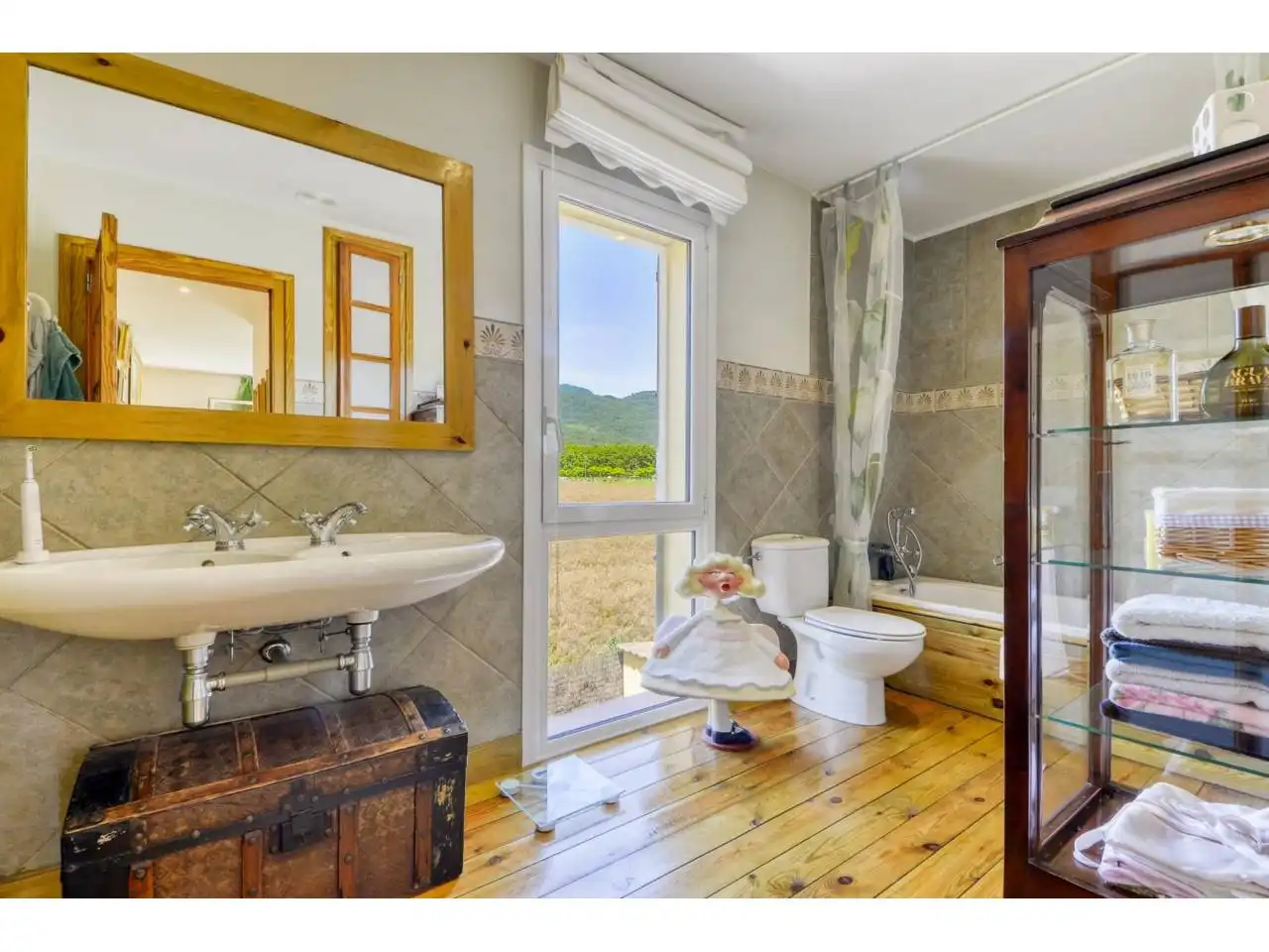 Baño de Casa o chalet en venta en La Vall d'en Bas con Calefacción, Jardín privado y Parquet