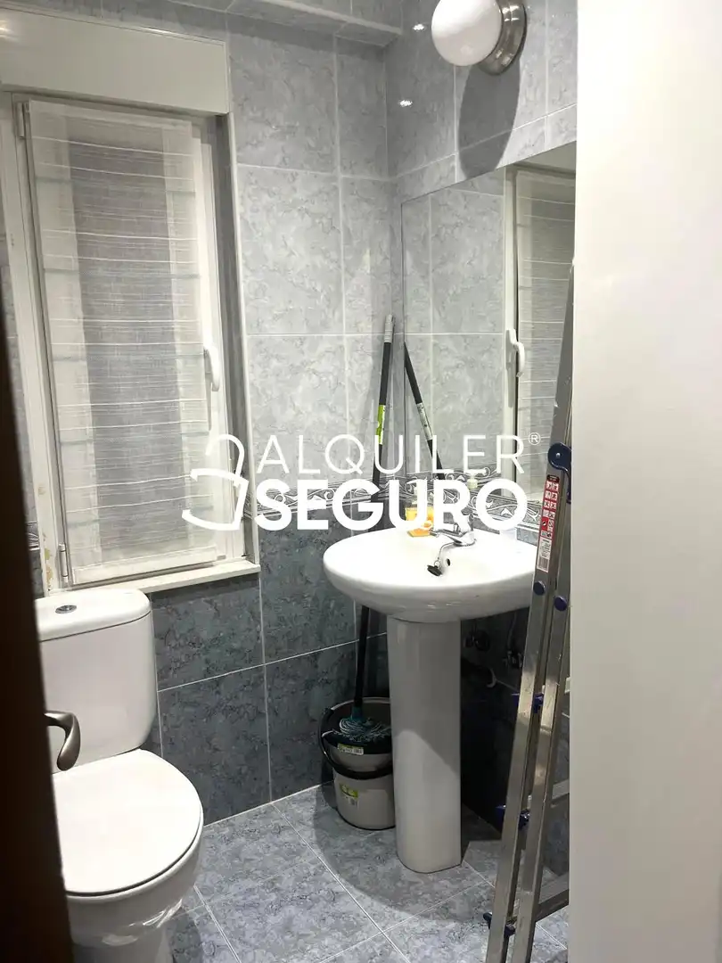 Baño de Piso de alquiler en Langreo con Calefacción, Trastero y Amueblado