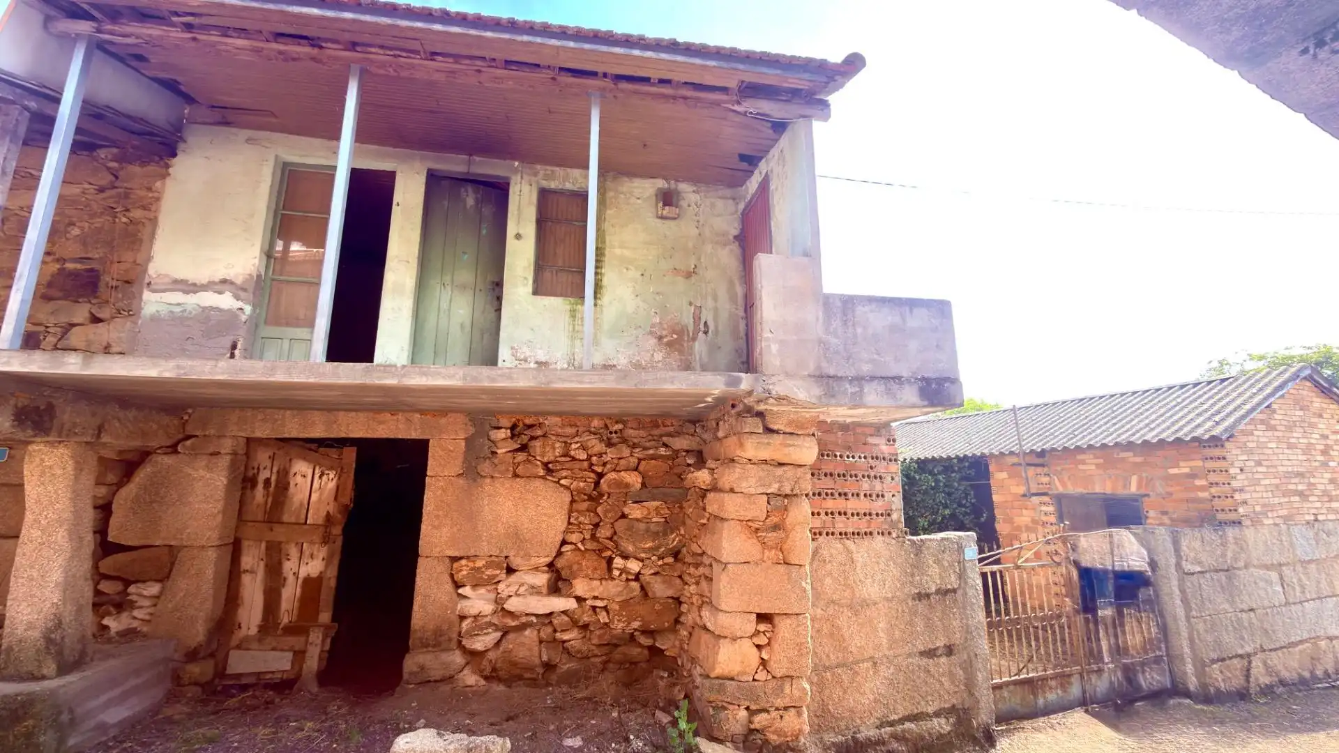Exterior view of Houses for sale in A Merca    with Balcony