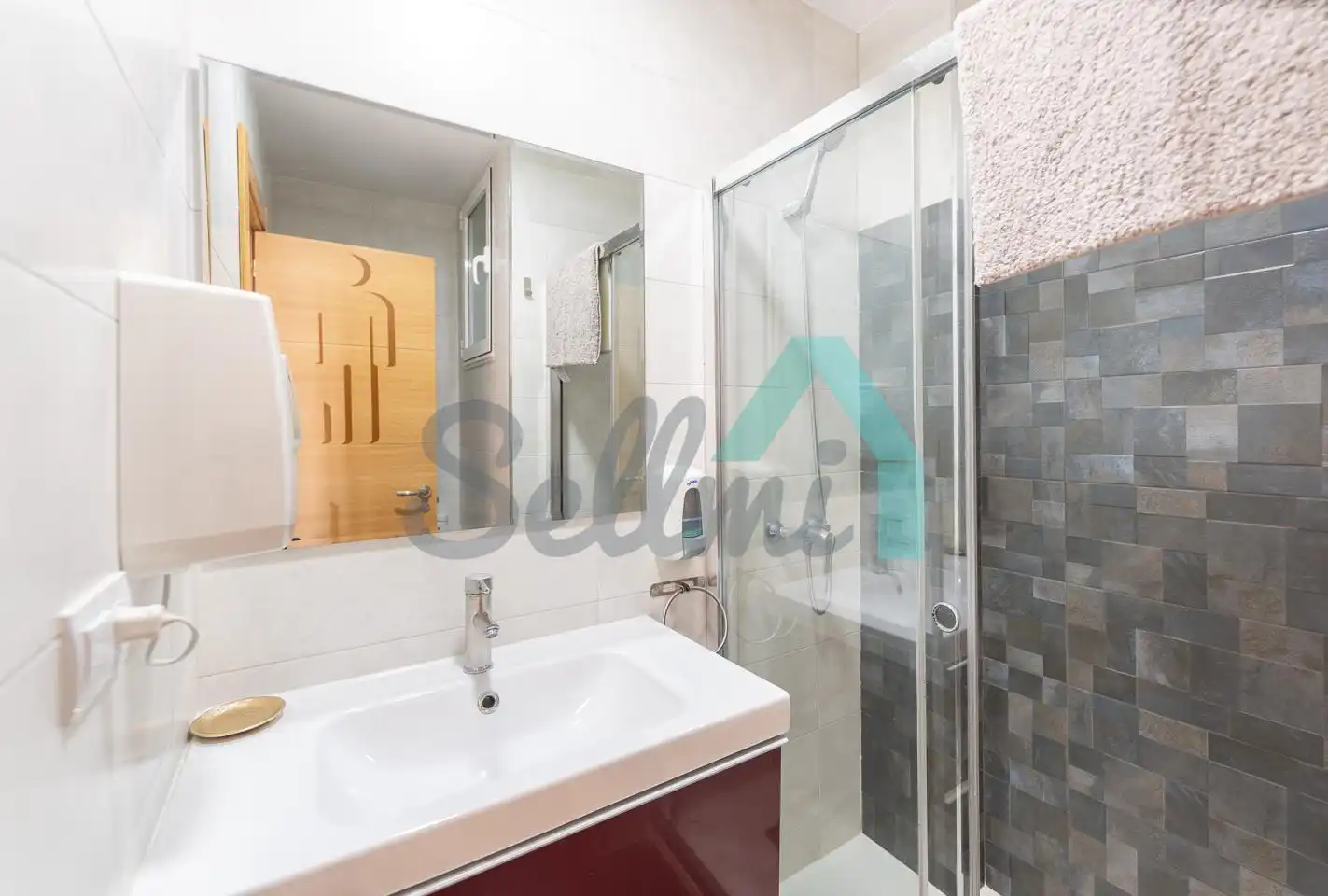 Baño de Piso de alquiler en Oviedo  con Calefacción, Terraza y Amueblado