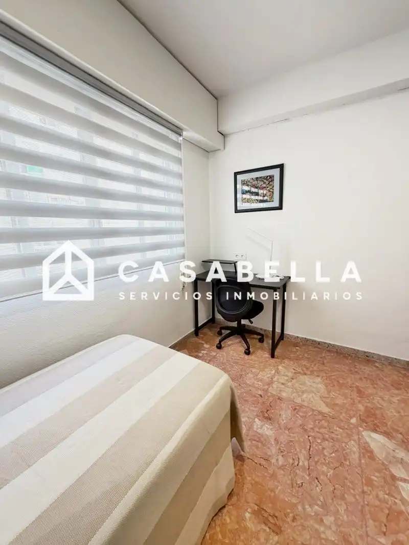 Schlafzimmer von Wohnung zur Miete in Valencia mit Klimaanlage, Heizung und Terrasse