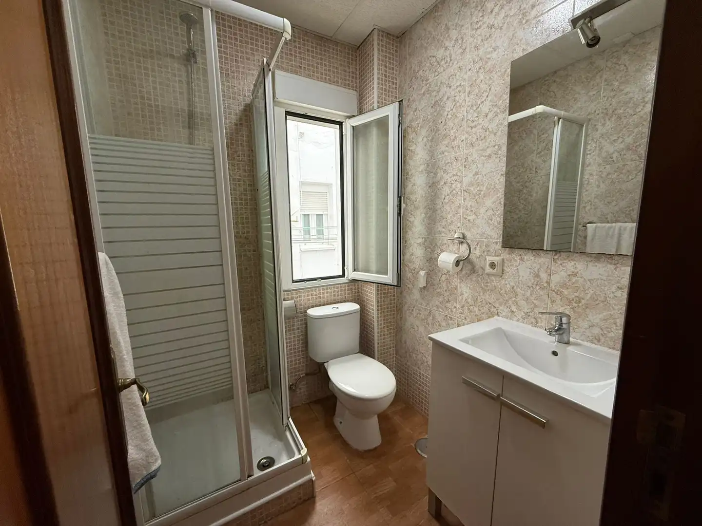 Badezimmer von Wohnung zum Verkauf in Madrid mit Heizung, Terrasse und Abstellraum