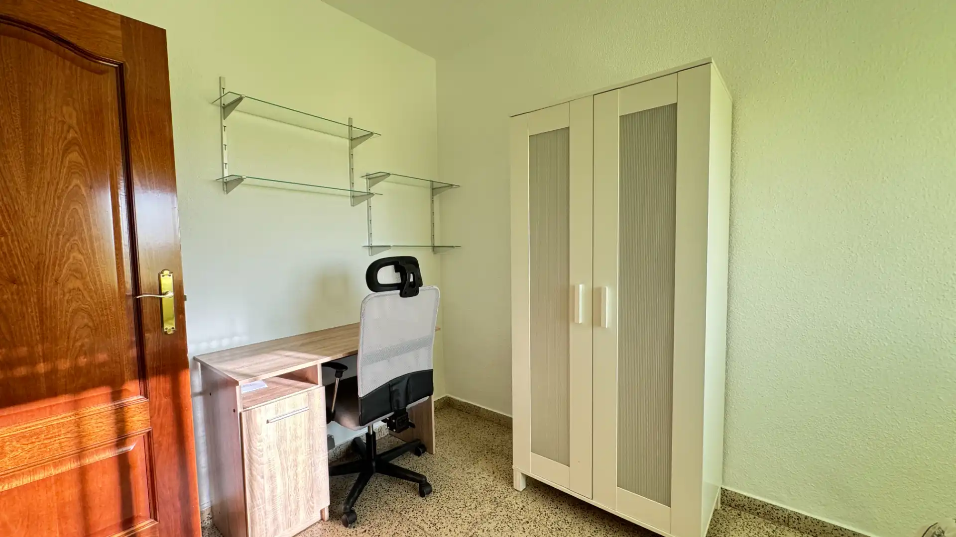 Bedroom of Flat for rent in Granada  with Air Conditioner, Terrace and Microwave
