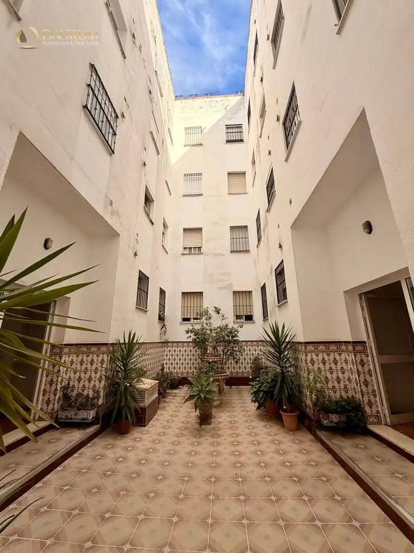 Vista exterior de Pis en venda en Dos Hermanas amb Aire condicionat i Terrassa