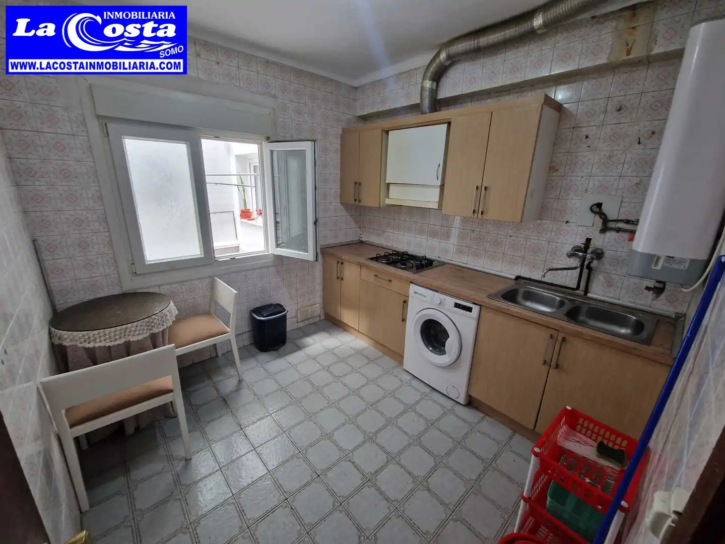 Kitchen of Flat for sale in Santander  with Parquet flooring, Oven and Washing machine
