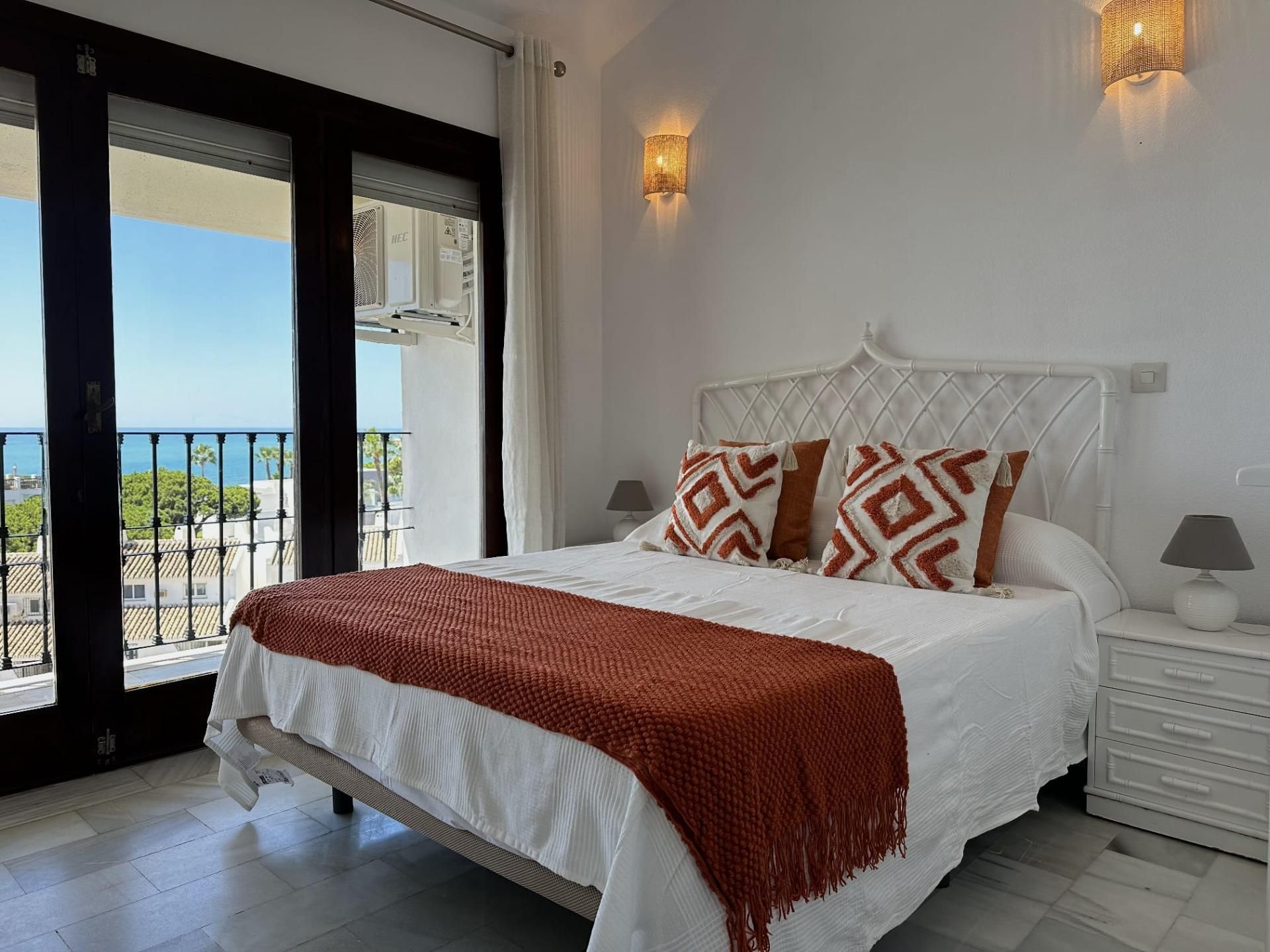 Dormitori de Àtic de lloguer en Mijas amb Aire condicionat, Jardí privat i Terrassa