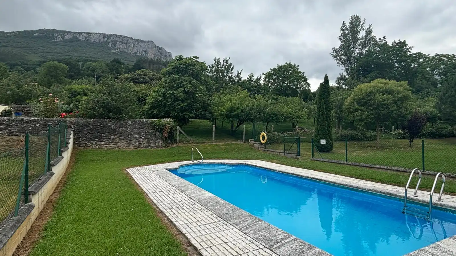 Schwimmbecken von Wohnung zum Verkauf in Ramales de la Victoria mit Heizung, Terrasse und Möbliert