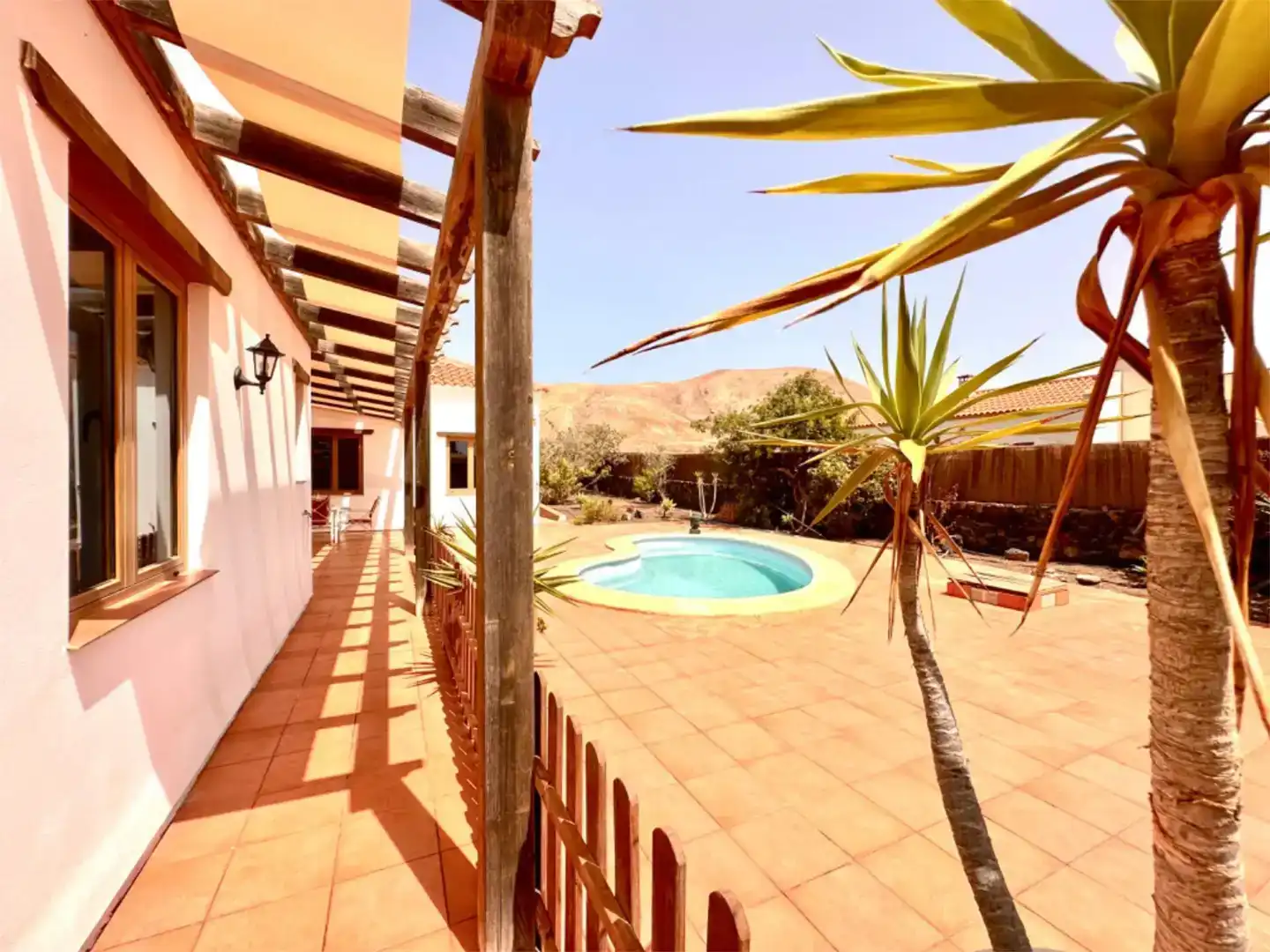 Vista exterior de Casa o xalet en venda en La Oliva amb Piscina i Balcó