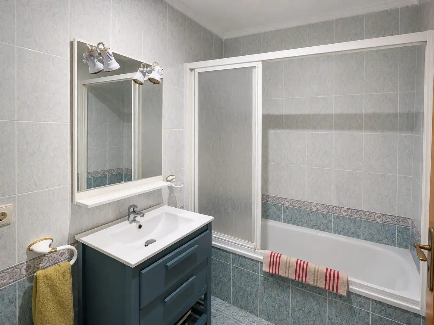 Badezimmer von Einfamilien-Reihenhaus zum Verkauf in Puçol mit Privatgarten und Gemeinschaftspool
