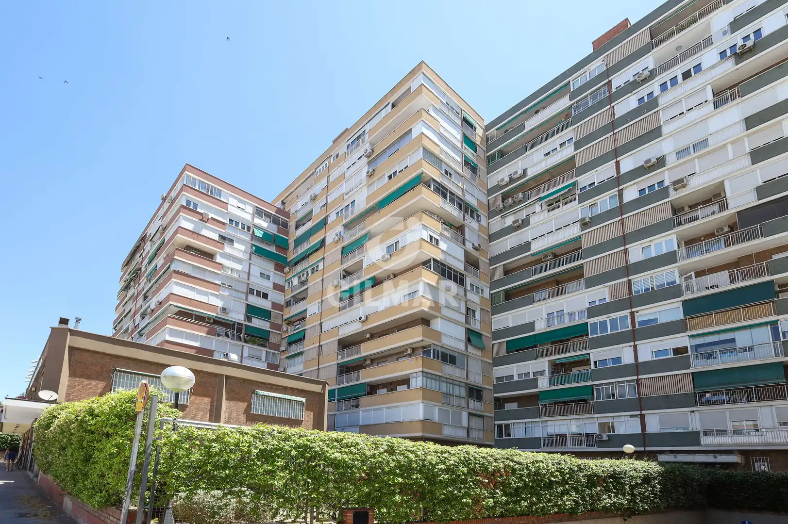 Vista exterior de Pis en venda en Madrid amb Calefacció, Jardí privat i Piscina