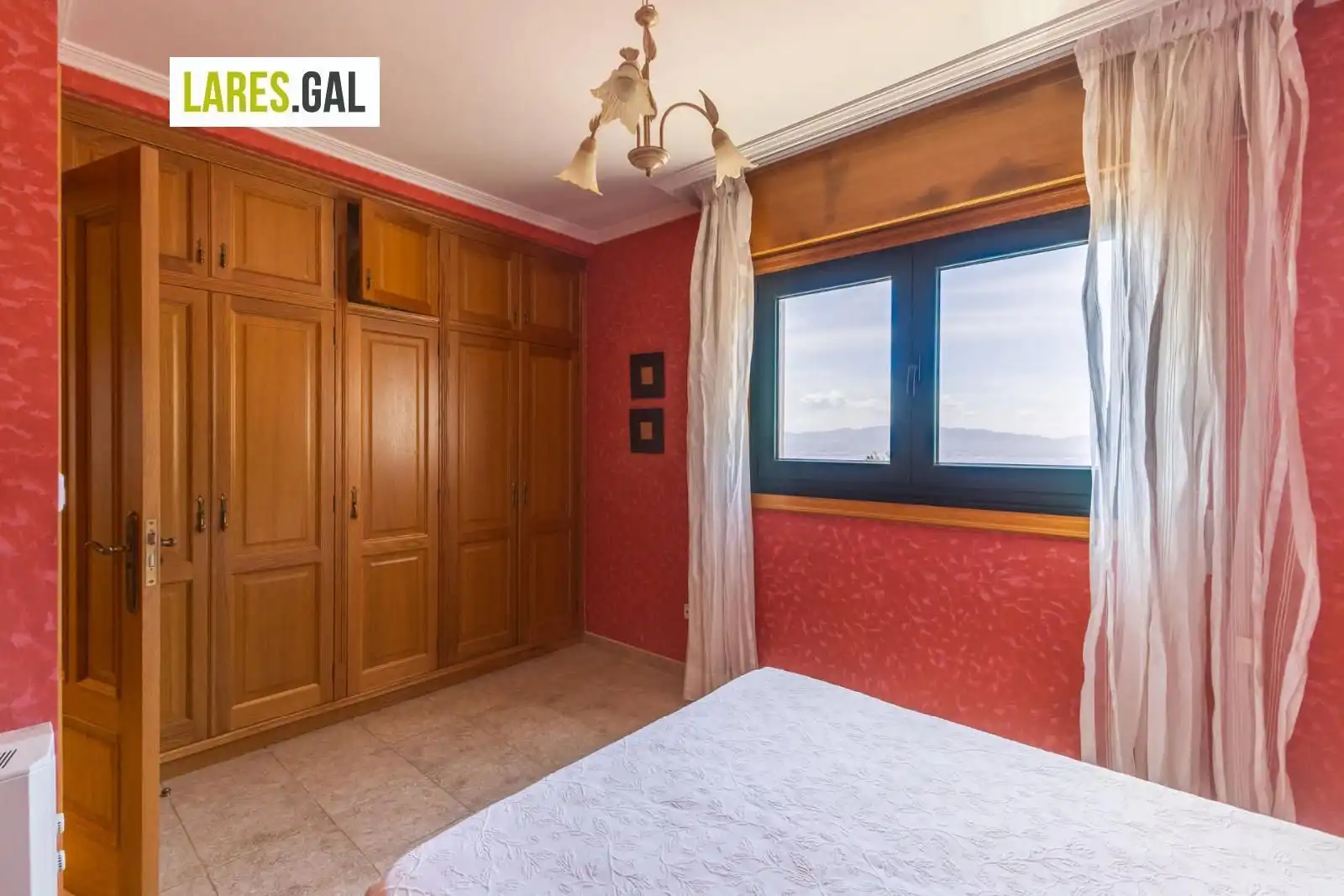Schlafzimmer von Haus oder Chalet zum Verkauf in Cangas  mit Heizung, Terrasse und Möbliert