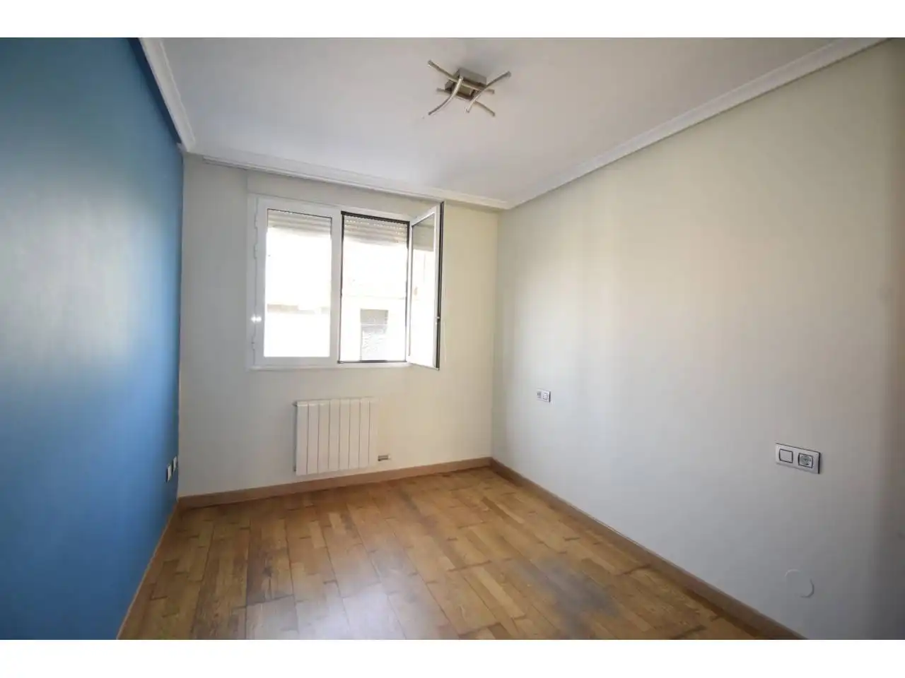 Habitación de Piso en venta en San Andrés del Rabanedo con Calefacción, Parquet y Terraza